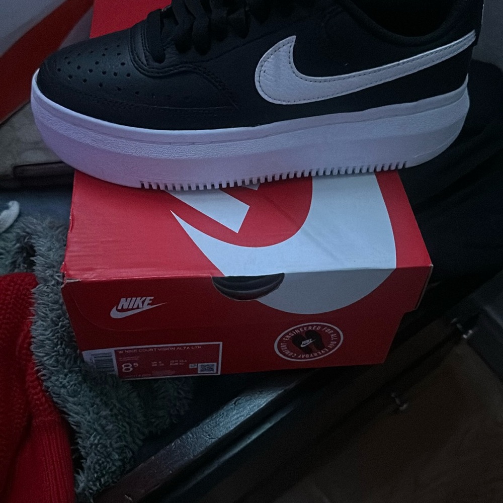 Nike white black